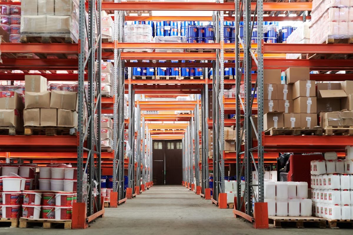 Retail distribution warehouse racking